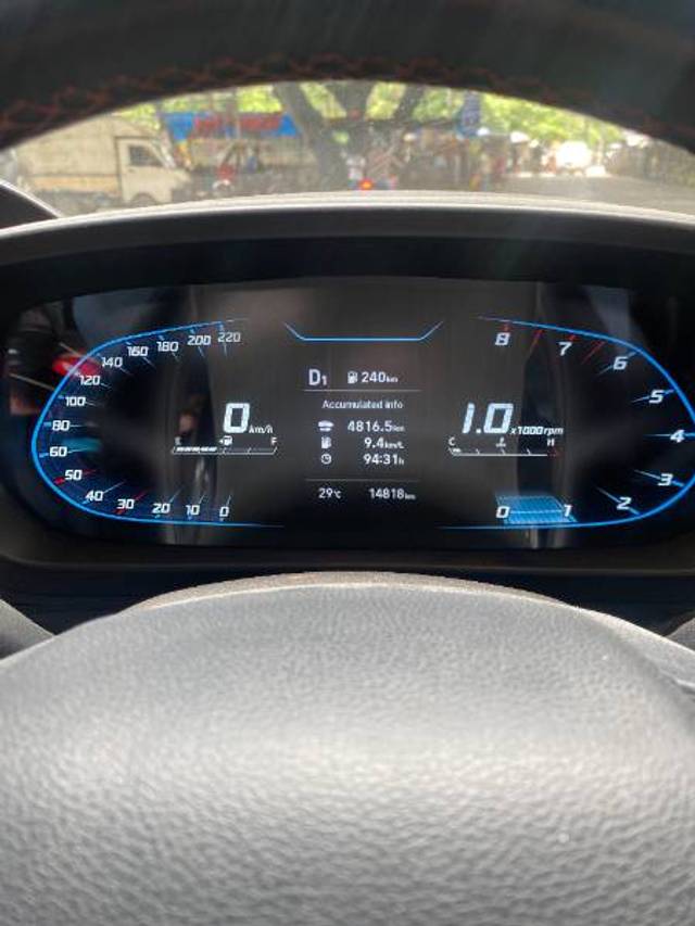 https://images10.gaadi.com/usedgaadi-sellcar/UsedCar/e56af8f9a/44777edb-4c3c-404f-a0a1-1a2f7e879026.jpg?imwidth=6402