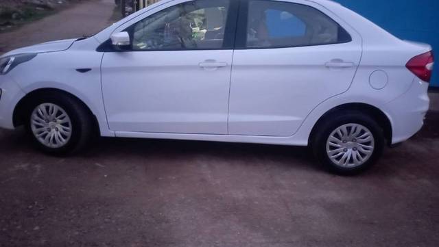 https://images10.gaadi.com/usedgaadi-sellcar/UsedCar/e56b1582a/20486602-be1b-43c9-bcc4-7083f3054161.jpg?imwidth=6401