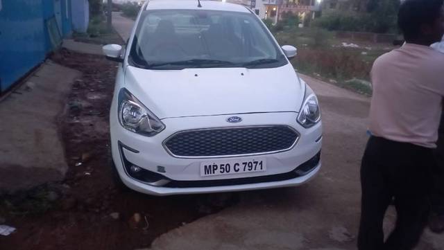 https://images10.gaadi.com/usedgaadi-sellcar/UsedCar/e56b1582a/a3fc97d7-93f3-40bc-adde-a4b2d6b957cb.jpg?imwidth=6400