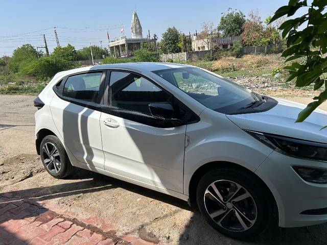 https://images10.gaadi.com/usedgaadi-sellcar/UsedCar/e56b1ef4a/d8d54654-3ee2-4251-99f5-4a1c9cc15c05.jpeg?imwidth=6400