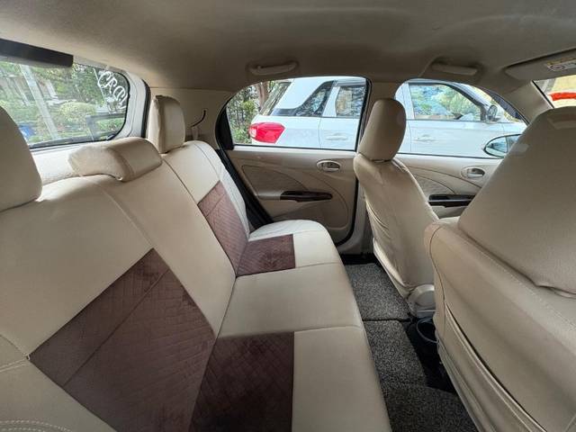 https://images10.gaadi.com/usedgaadi-sellcar/UsedCar/e56b2722a/2ee89927-2c0c-43e9-b8c1-58d52fd7ed7b.jpeg?imwidth=6402