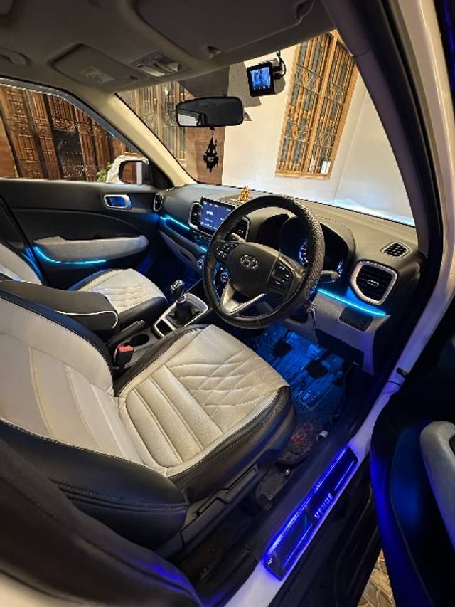 https://images10.gaadi.com/usedgaadi-sellcar/UsedCar/e56b4d03a/1817727c-ac0a-49c0-a5aa-4e9382f48e6b.jpeg?imwidth=6401