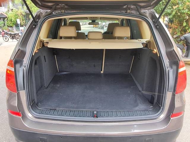 https://images10.gaadi.com/usedgaadi-sellcar/UsedCar/e56b73fea/b882ac54-4c14-4d16-be72-b093d9d20cd1.jpeg?imwidth=6401
