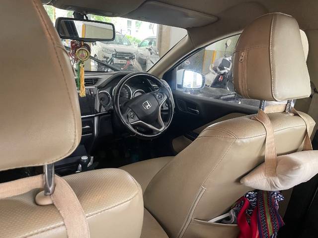 https://images10.gaadi.com/usedgaadi-sellcar/UsedCar/e56b7b05a/ab052f4e-27de-4283-acdc-521286e08d88.jpeg?imwidth=6401