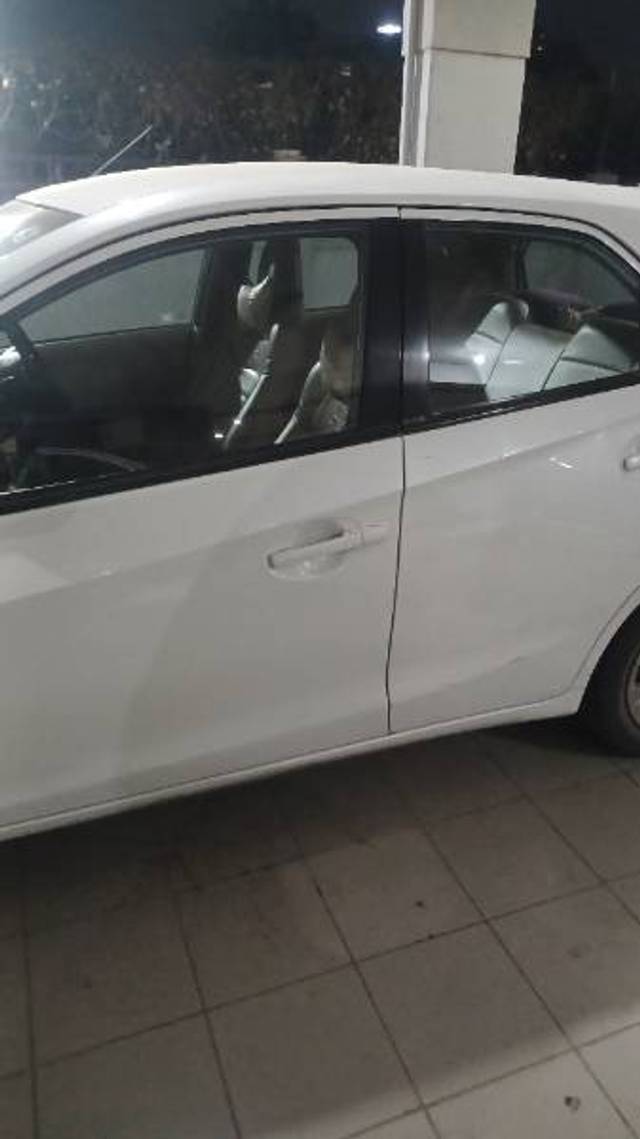 https://images10.gaadi.com/usedgaadi-sellcar/UsedCar/e56b9849a/7b302c8a-c3a9-474f-9af9-9e2017520612.jpg?imwidth=6402