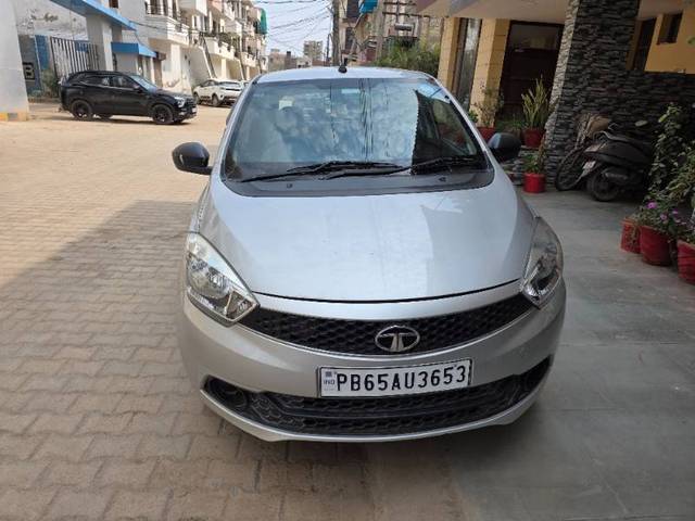https://images10.gaadi.com/usedgaadi-sellcar/UsedCar/e56bd874a/223b2392-47a2-4b81-8ee5-80d5a25e7ca1.jpg?imwidth=6400
