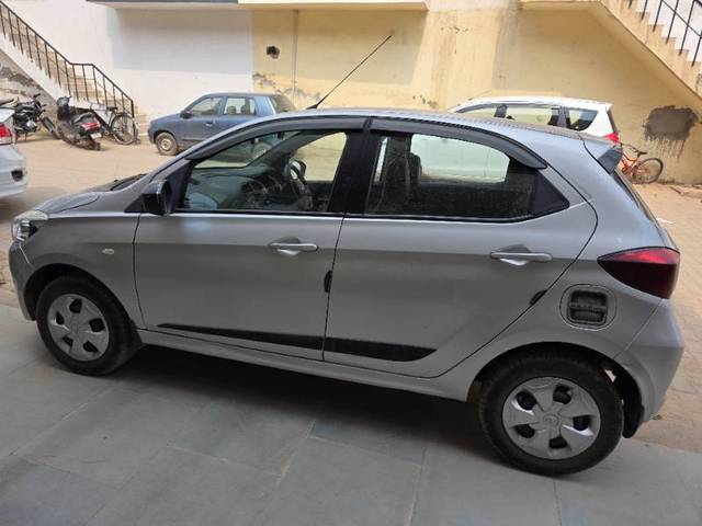 https://images10.gaadi.com/usedgaadi-sellcar/UsedCar/e56bd874a/cd47d4ff-691b-4144-8c45-cdfbbd024f19.jpg?imwidth=6401