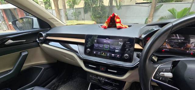 https://images10.gaadi.com/usedgaadi-sellcar/UsedCar/e56c026ba/92944607-0ad7-44f8-b617-eeebbfb436fe.jpeg?imwidth=6401