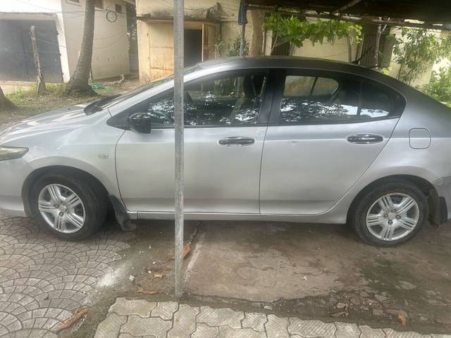 https://images10.gaadi.com/usedgaadi-sellcar/UsedCar/e56c8d7ba/2db6863c-5bb7-4460-9ff5-f25519e33052.jpeg?imwidth=6402