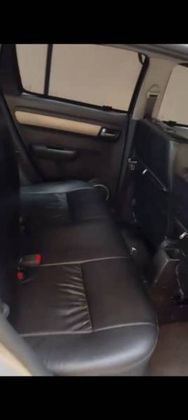 https://images10.gaadi.com/usedgaadi-sellcar/UsedCar/e56c9b39a/8bf1a26c-d7dc-48d6-a7f3-ede06dd658c1.jpg?imwidth=6402