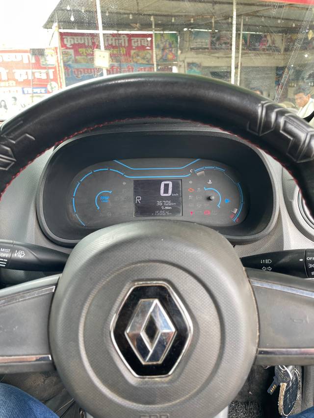 https://images10.gaadi.com/usedgaadi-sellcar/UsedCar/e56ca419a/d33e9e5d-1a68-49c4-87bd-dabf32aa99c5.jpeg?imwidth=6402