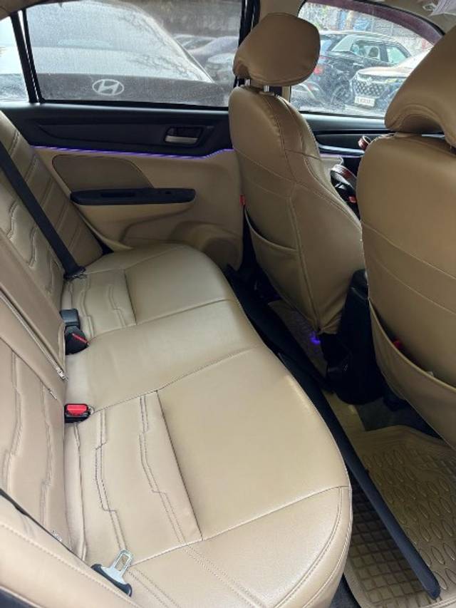 https://images10.gaadi.com/usedgaadi-sellcar/UsedCar/e56ce49fa/e5bc4ccb-fb10-4ab0-a2ad-290f8a5e22f3.jpeg?imwidth=6402