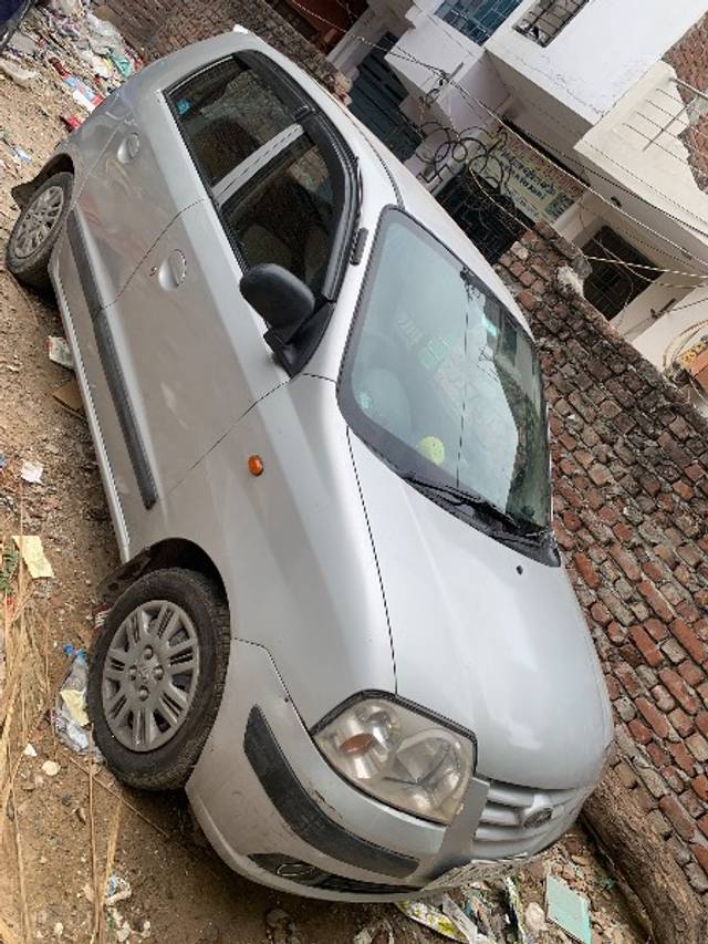 https://images10.gaadi.com/usedgaadi-sellcar/UsedCar/e56cf4e1a/31ded348-aab1-436c-9b23-b7ae6eade1da.jpeg?imwidth=6400