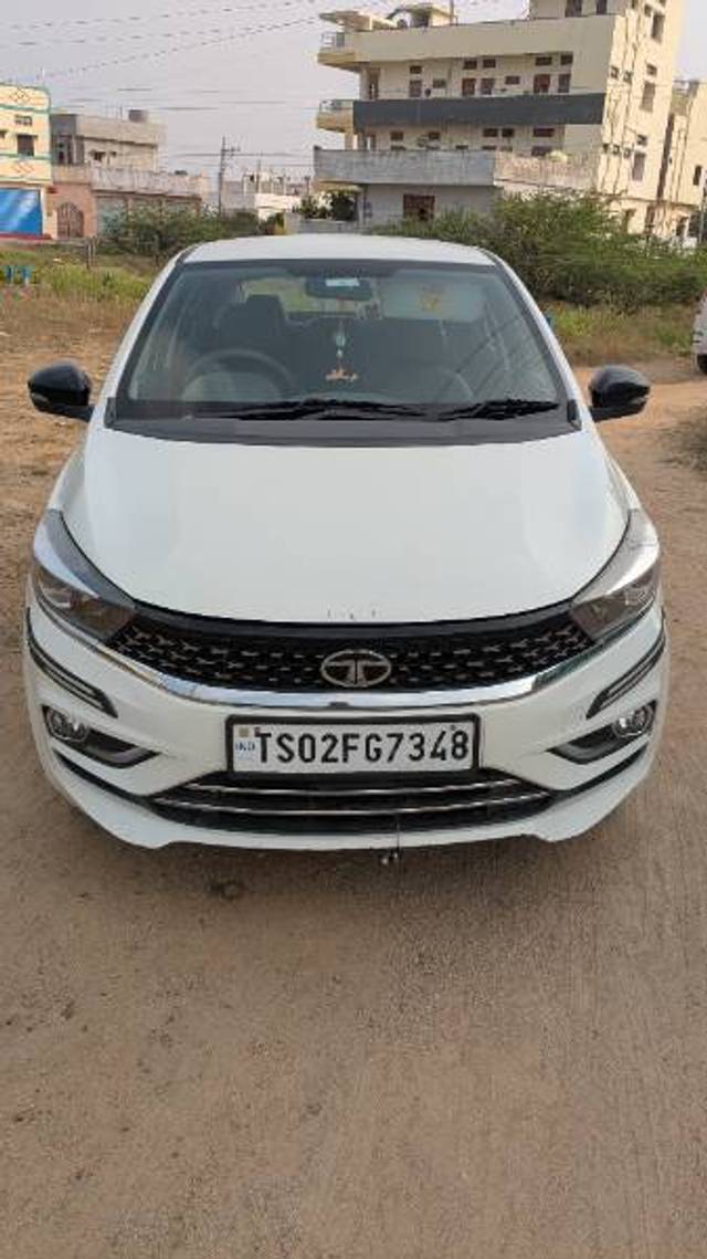 https://images10.gaadi.com/usedgaadi-sellcar/UsedCar/e56d29e0-ab26-445f-bf93-88632ba67975/7a92fd96-228e-43d4-8031-00d33021c171.jpg?imwidth=6400