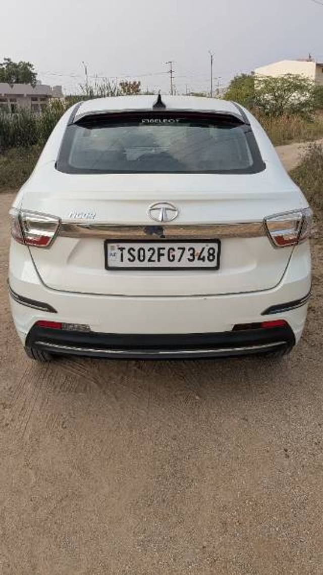 https://images10.gaadi.com/usedgaadi-sellcar/UsedCar/e56d29e0-ab26-445f-bf93-88632ba67975/e9573497-9d43-4ba7-aeb3-604a8c664a1b.jpg?imwidth=6401