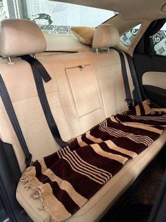 https://images10.gaadi.com/usedgaadi-sellcar/UsedCar/e56d40d4a/31766fac-0167-47b0-a768-deb2920ad488.jpg?imwidth=6401