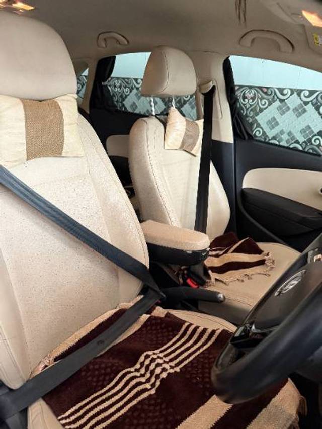 https://images10.gaadi.com/usedgaadi-sellcar/UsedCar/e56d40d4a/da255c44-761c-4118-ab94-03bf5a9b2cef.jpg?imwidth=6402