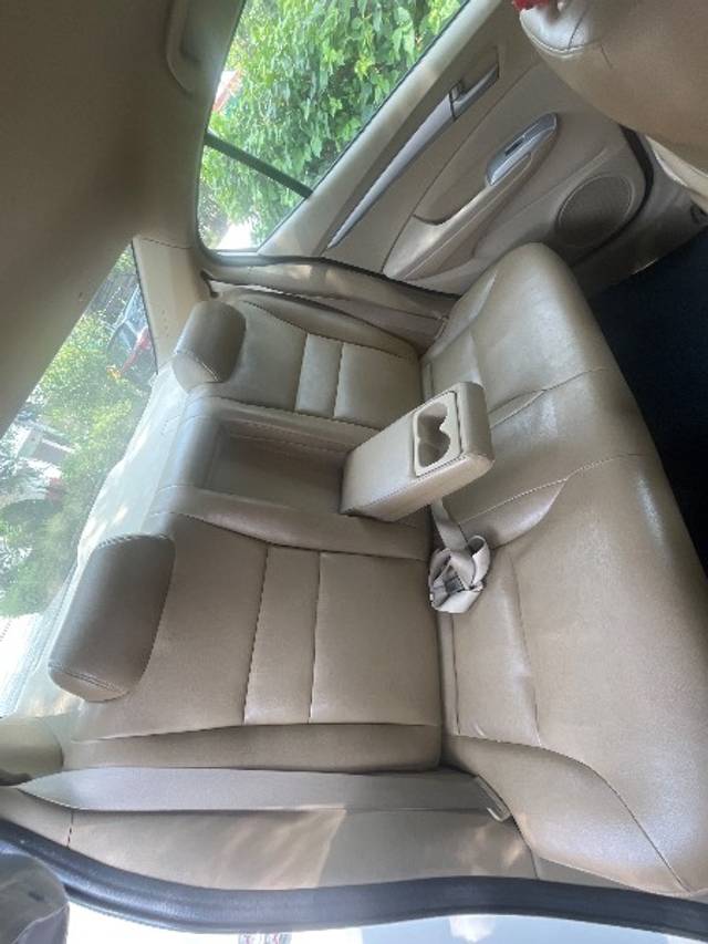 https://images10.gaadi.com/usedgaadi-sellcar/UsedCar/e56d6395a/028e1e4e-a39b-466d-bcc3-ebf552fdb29d.jpg?imwidth=6401