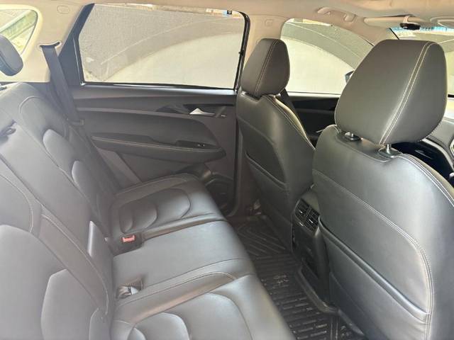 https://images10.gaadi.com/usedgaadi-sellcar/UsedCar/e56da839a/4d43a941-ef34-433e-a198-ec0935ce7b76.jpeg?imwidth=6402