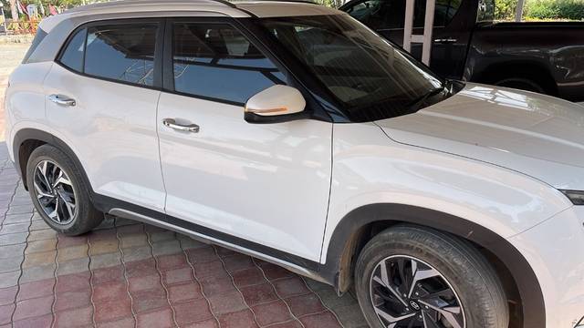 https://images10.gaadi.com/usedgaadi-sellcar/UsedCar/e56dafc7a/bc6cab1a-9bc1-4459-957d-423ae2fe7bf5.jpeg?imwidth=6401