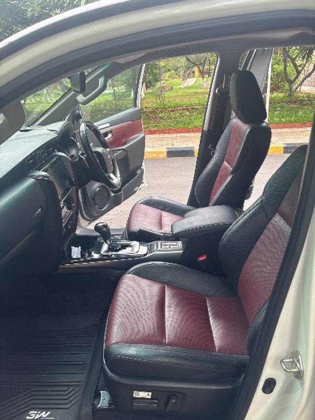 https://images10.gaadi.com/usedgaadi-sellcar/UsedCar/e56db769a/f29c2229-fb3f-402e-96bf-ed037126b38b.jpg?imwidth=6402