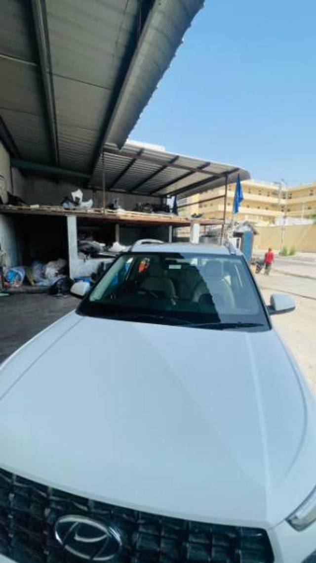 https://images10.gaadi.com/usedgaadi-sellcar/UsedCar/e56de6f7a/f0b54e3c-39f7-4d2a-9b5f-386ab1803465.jpg?imwidth=6401