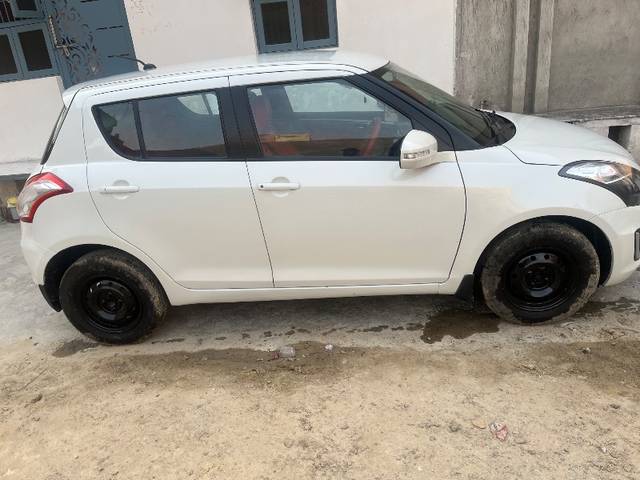 https://images10.gaadi.com/usedgaadi-sellcar/UsedCar/e56df3bba/21d1d2a2-2238-47f7-b0ce-14712ea0b645.jpeg?imwidth=6401