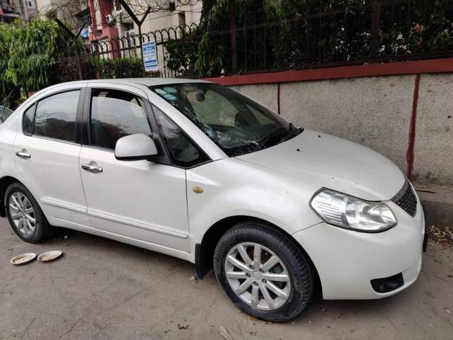 https://images10.gaadi.com/usedgaadi-sellcar/UsedCar/e56e8e92a/ecc25aeb-f881-4619-b16a-2866adbbb1ba.jpg?imwidth=6402