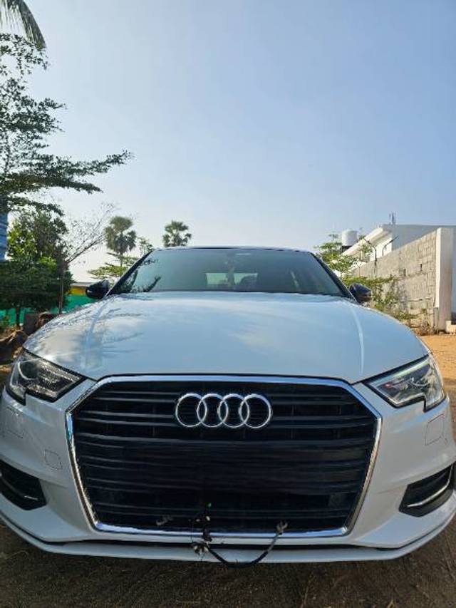 https://images10.gaadi.com/usedgaadi-sellcar/UsedCar/e56eb989a/dafc3287-4729-4772-9eb7-81dca8061e98.jpg?imwidth=6400