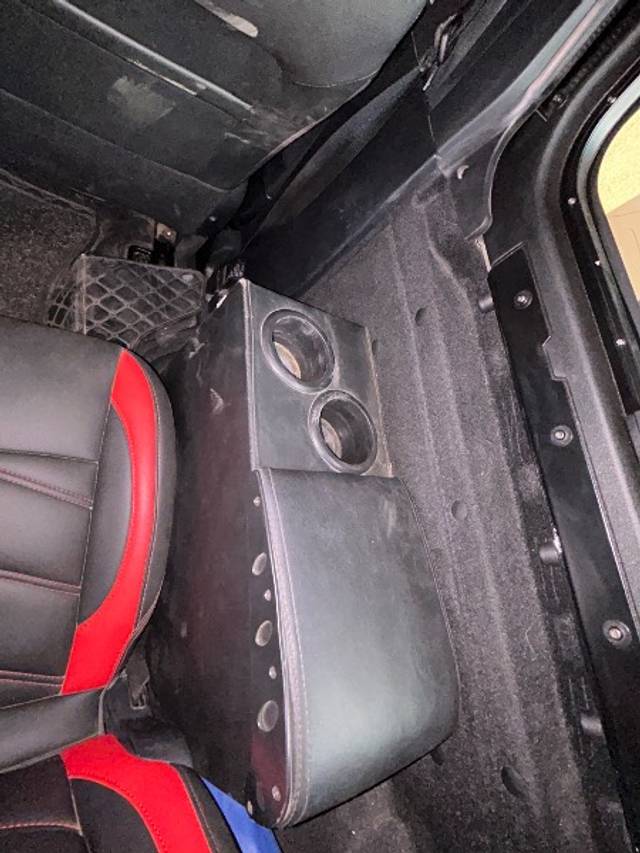 https://images10.gaadi.com/usedgaadi-sellcar/UsedCar/e56ed570a/c753fbe0-fbf9-4635-ae72-a9f06e82214c.jpg?imwidth=6402