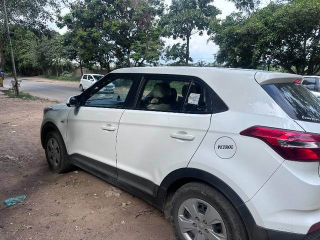 https://images10.gaadi.com/usedgaadi-sellcar/UsedCar/e56ed758a/e2510f0c-e931-4101-82ce-89a84b04e0e7.jpeg?imwidth=6400