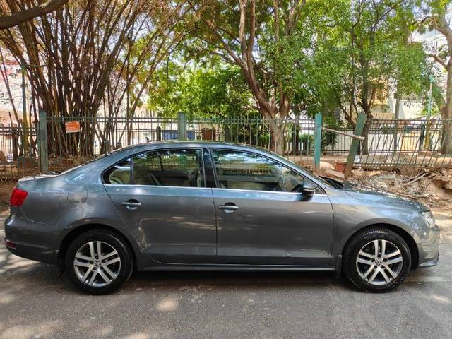 https://images10.gaadi.com/usedgaadi-sellcar/UsedCar/e56ee0efa/a65d18b1-6ae9-4fd0-bcc6-525c860392fa.jpg?imwidth=6400