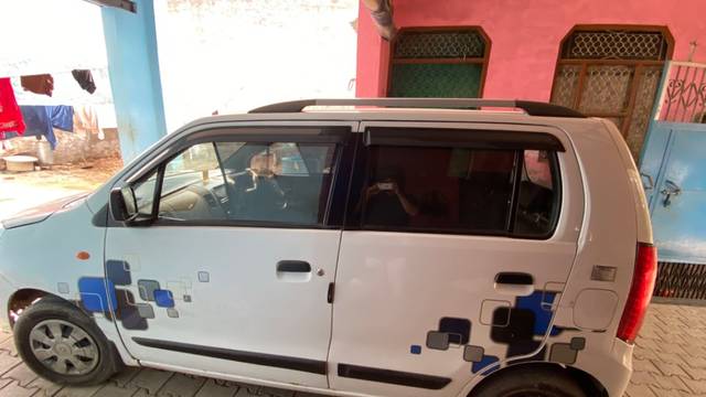 https://images10.gaadi.com/usedgaadi-sellcar/UsedCar/e56efe1fa/f409c798-4a45-4e71-9f8a-df89e43d0ea8.jpeg?imwidth=6401