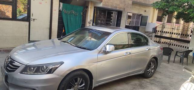 https://images10.gaadi.com/usedgaadi-sellcar/UsedCar/e56f0073a/d1e95707-710d-4118-ba07-420a9073560c.jpg?imwidth=6400
