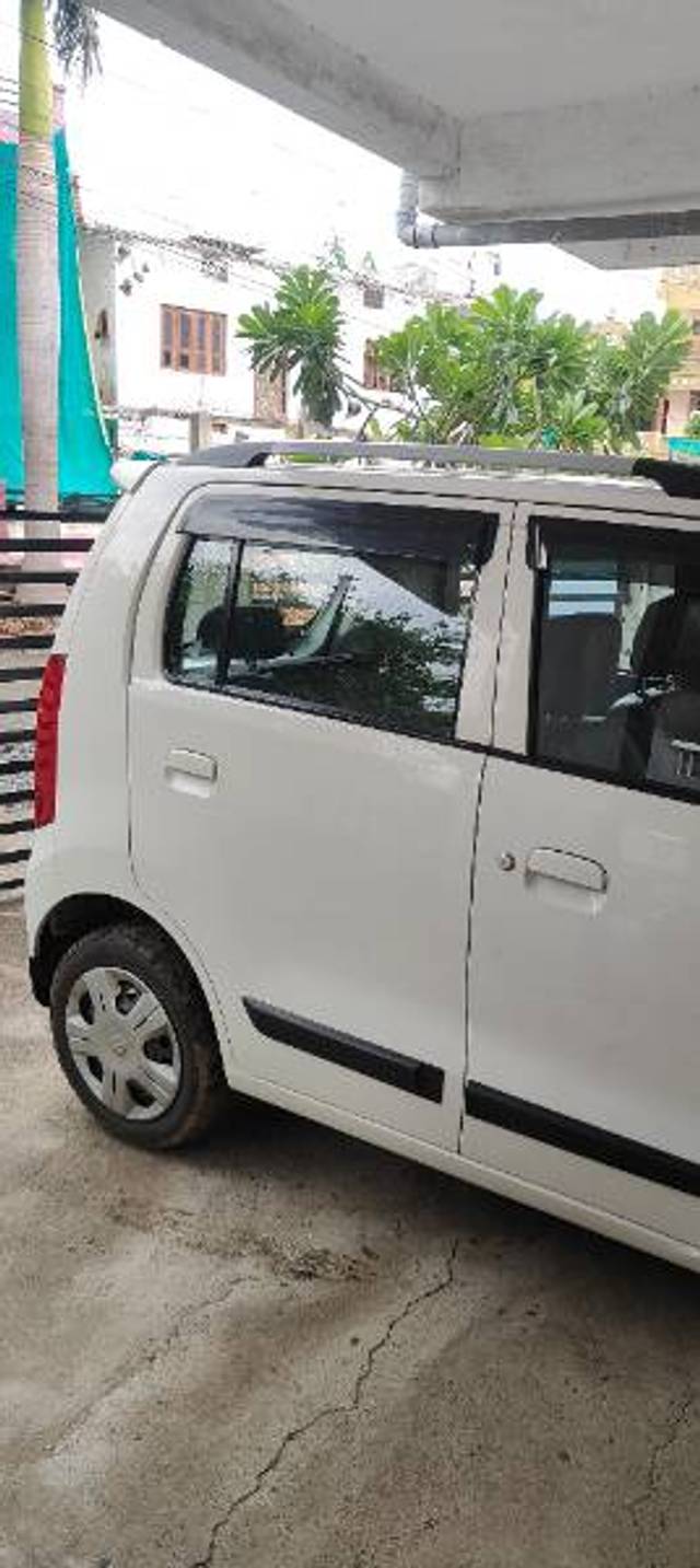 https://images10.gaadi.com/usedgaadi-sellcar/UsedCar/e56f3758a/6f391219-e15a-4f23-bb33-f1502bc0216f.jpg?imwidth=6401
