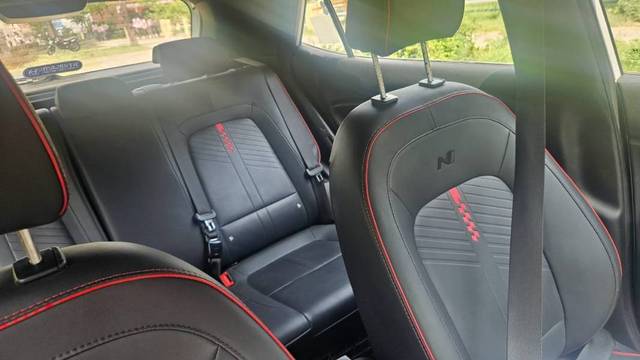 https://images10.gaadi.com/usedgaadi-sellcar/UsedCar/e56f9b9ca/8244fad6-8251-4fb9-9cf1-392a0e9974ab.jpg?imwidth=6401
