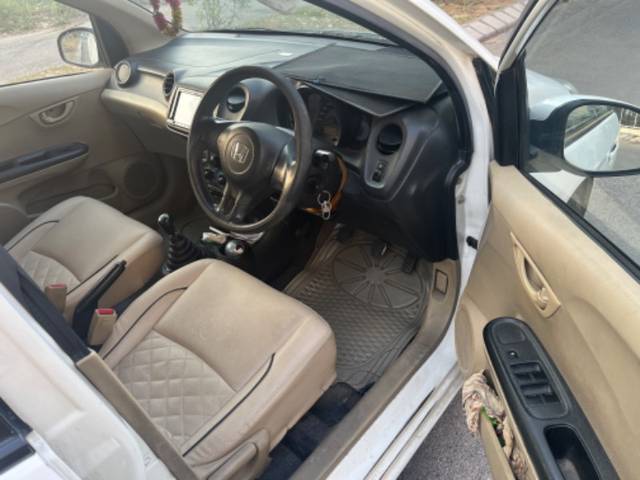 https://images10.gaadi.com/usedgaadi-sellcar/UsedCar/e56fb715a/acf8881a-9aaf-415d-b22d-0afb8fa44fab.jpeg?imwidth=6401