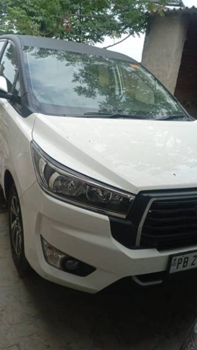 https://images10.gaadi.com/usedgaadi-sellcar/UsedCar/e56ffd16a/c47ab35a-bf80-442a-8c5a-988a0e47d842.jpg?imwidth=6400