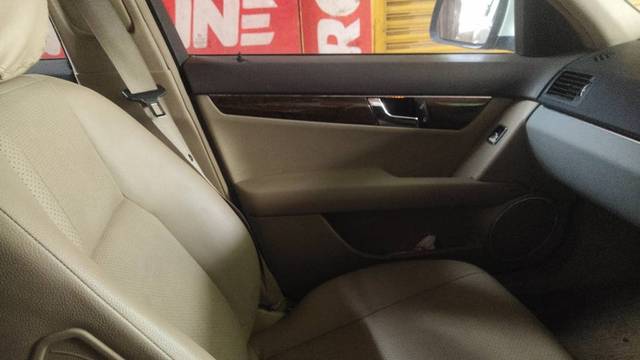 https://images10.gaadi.com/usedgaadi-sellcar/UsedCar/e5704deea/7fbe9c91-4699-4b7e-a362-2932a4a99b87.jpeg?imwidth=6402