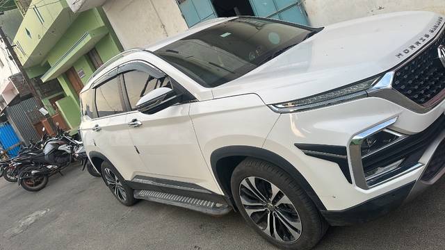 https://images10.gaadi.com/usedgaadi-sellcar/UsedCar/e570533ba/c4fec94c-840b-406b-8ad7-7cc864d1868f.jpeg?imwidth=6400