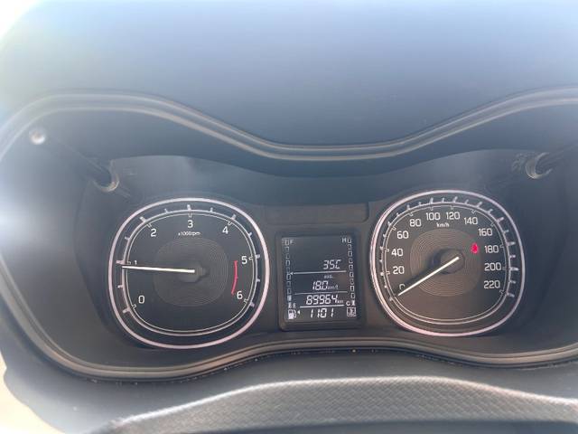 https://images10.gaadi.com/usedgaadi-sellcar/UsedCar/e5708941a/cf46dc7f-b0f4-414f-b570-dc56213f2ee9.jpeg?imwidth=6402
