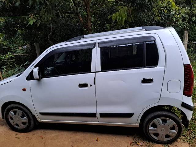 https://images10.gaadi.com/usedgaadi-sellcar/UsedCar/e5709965a/9209d740-7f45-433e-ae6d-2c40dca52ddf.jpg?imwidth=6402