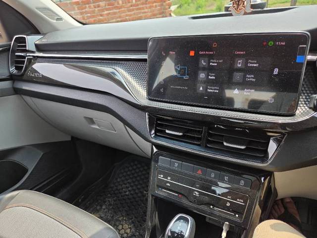 https://images10.gaadi.com/usedgaadi-sellcar/UsedCar/e570c3c3a/9c06d957-44d0-46ec-a758-8770b88baa0a.jpg?imwidth=6402