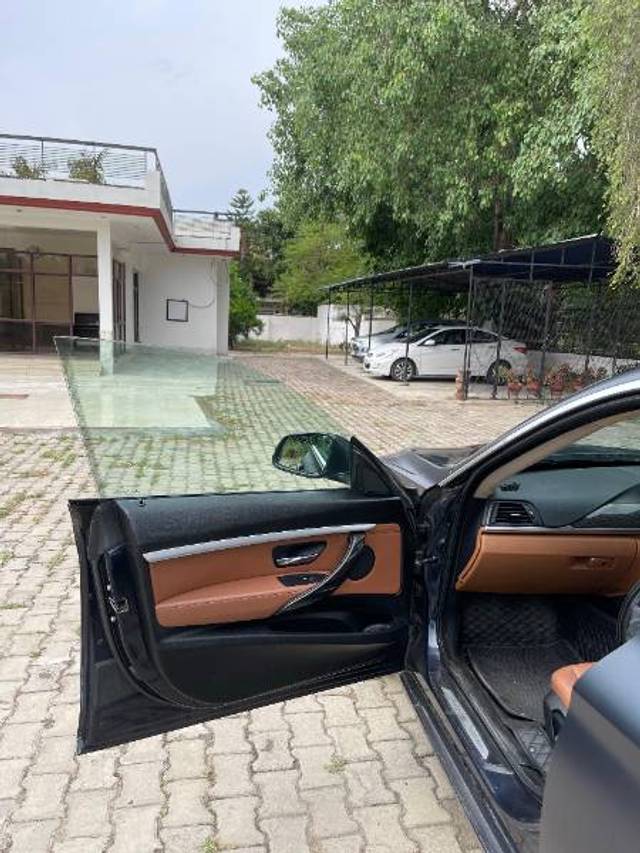 https://images10.gaadi.com/usedgaadi-sellcar/UsedCar/e570d5fea/a6a1939f-36aa-48c3-92b6-29f4b2362f29.jpg?imwidth=6402