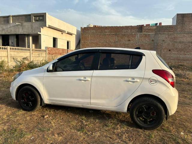https://images10.gaadi.com/usedgaadi-sellcar/UsedCar/e570fc27a/98b19bc1-9f86-4af6-bff0-4c87aa5155c2.jpg?imwidth=6401