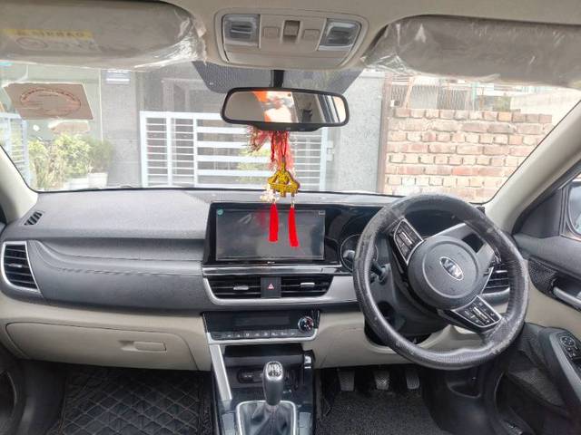 https://images10.gaadi.com/usedgaadi-sellcar/UsedCar/e5710f1ca/1093f0f6-1576-4d15-81e6-153fcf1afcc1.jpg?imwidth=6402