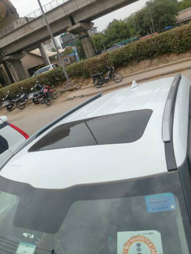 https://images10.gaadi.com/usedgaadi-sellcar/UsedCar/e5710f1ca/74db218a-3871-473c-905e-15c74edaf0f3.jpg?imwidth=6401