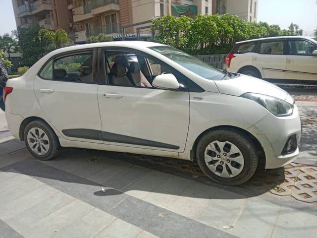 https://images10.gaadi.com/usedgaadi-sellcar/UsedCar/e571a174a/7d5235c0-045d-485e-aece-3e84f99571e8.jpg?imwidth=6400