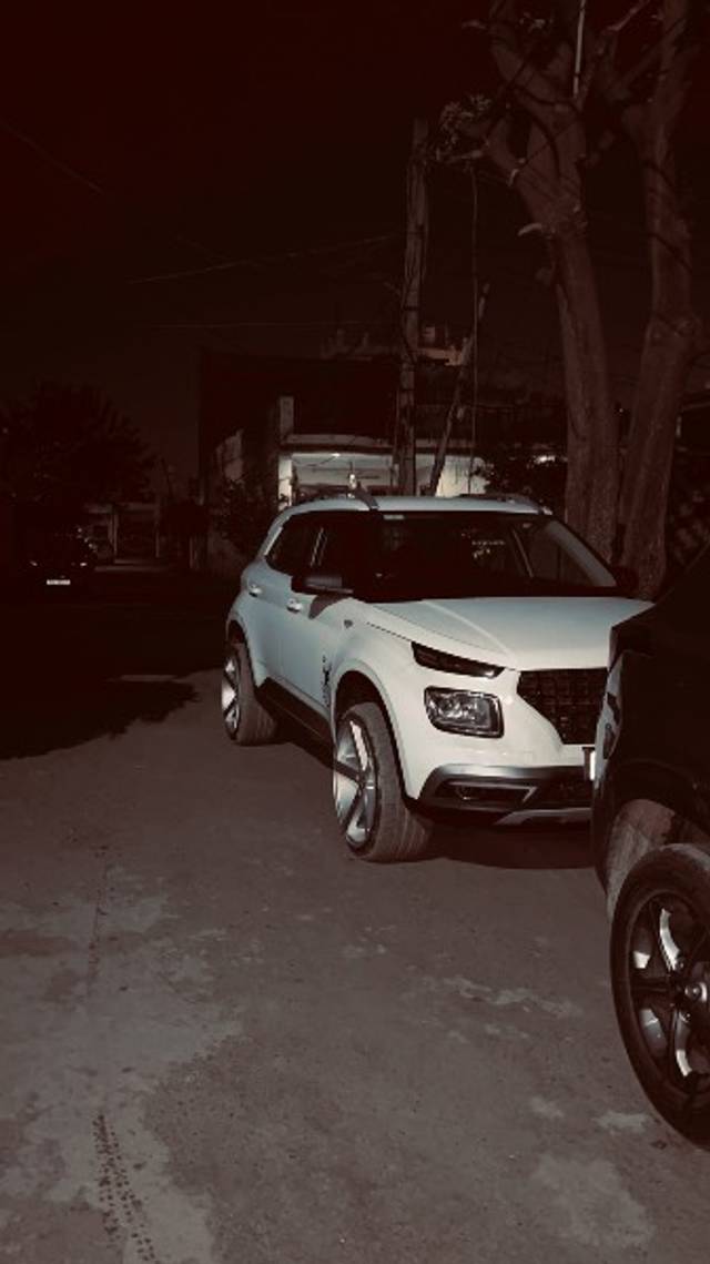 https://images10.gaadi.com/usedgaadi-sellcar/UsedCar/e571b54ea/1a718811-db9f-4a64-b733-fba0cd6b2411.jpeg?imwidth=6400