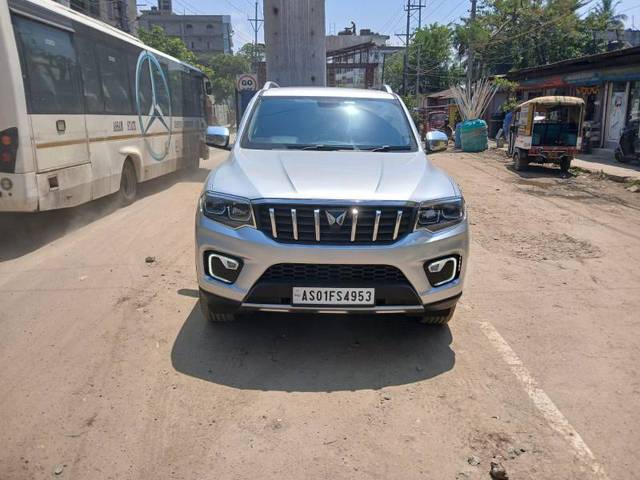 https://images10.gaadi.com/usedgaadi-sellcar/UsedCar/e5721de0a/1fad0541-fa9f-4040-ae7a-fa3924d24243.jpg?imwidth=6400